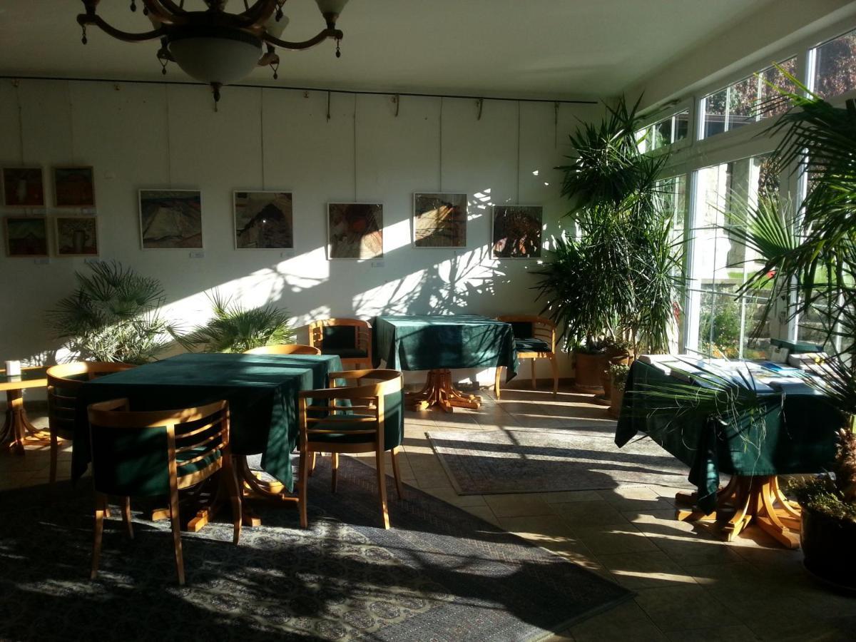 Antik Hotel Sofia Litomysl Bagian luar foto