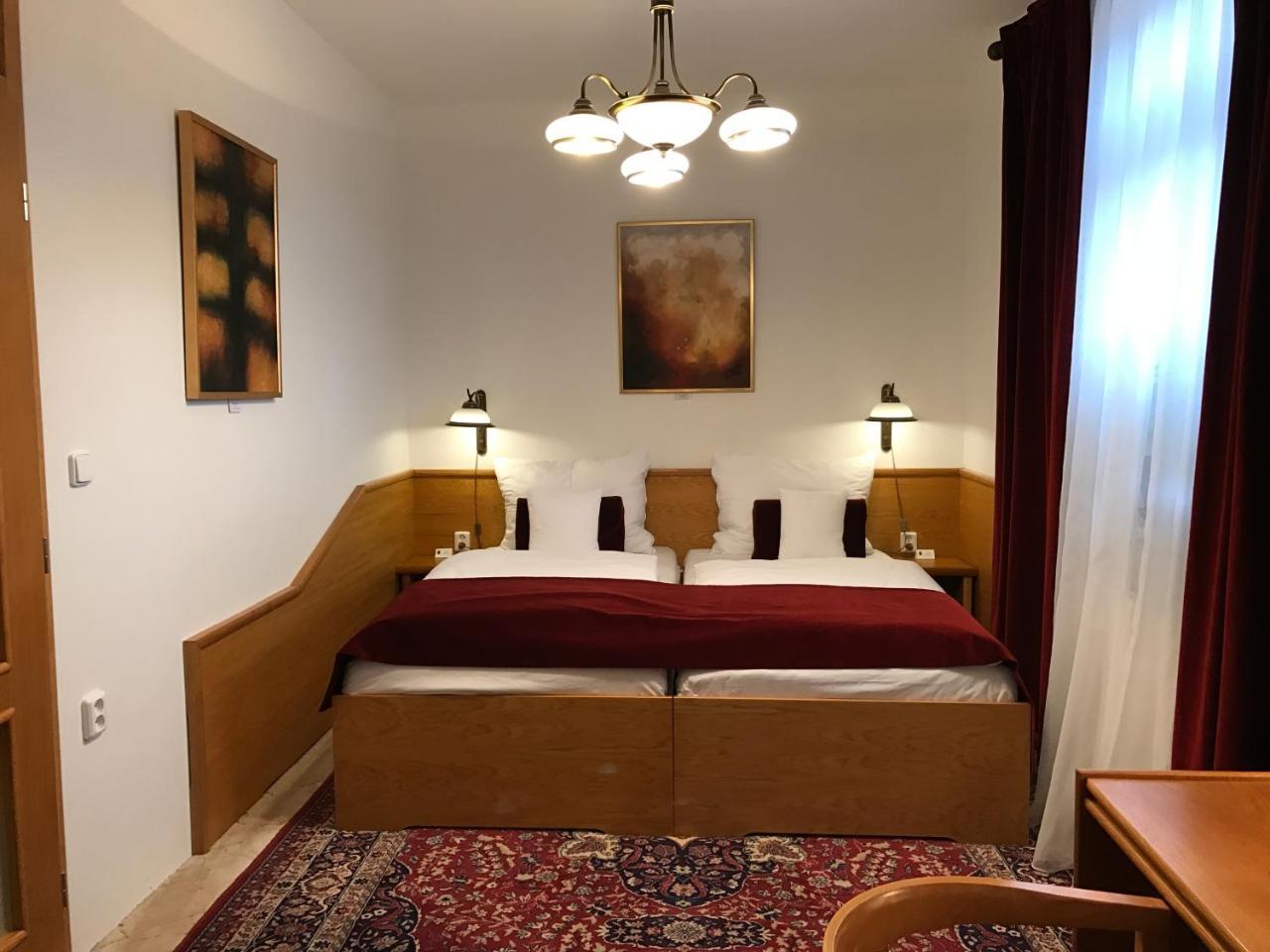 Antik Hotel Sofia Litomysl Bagian luar foto