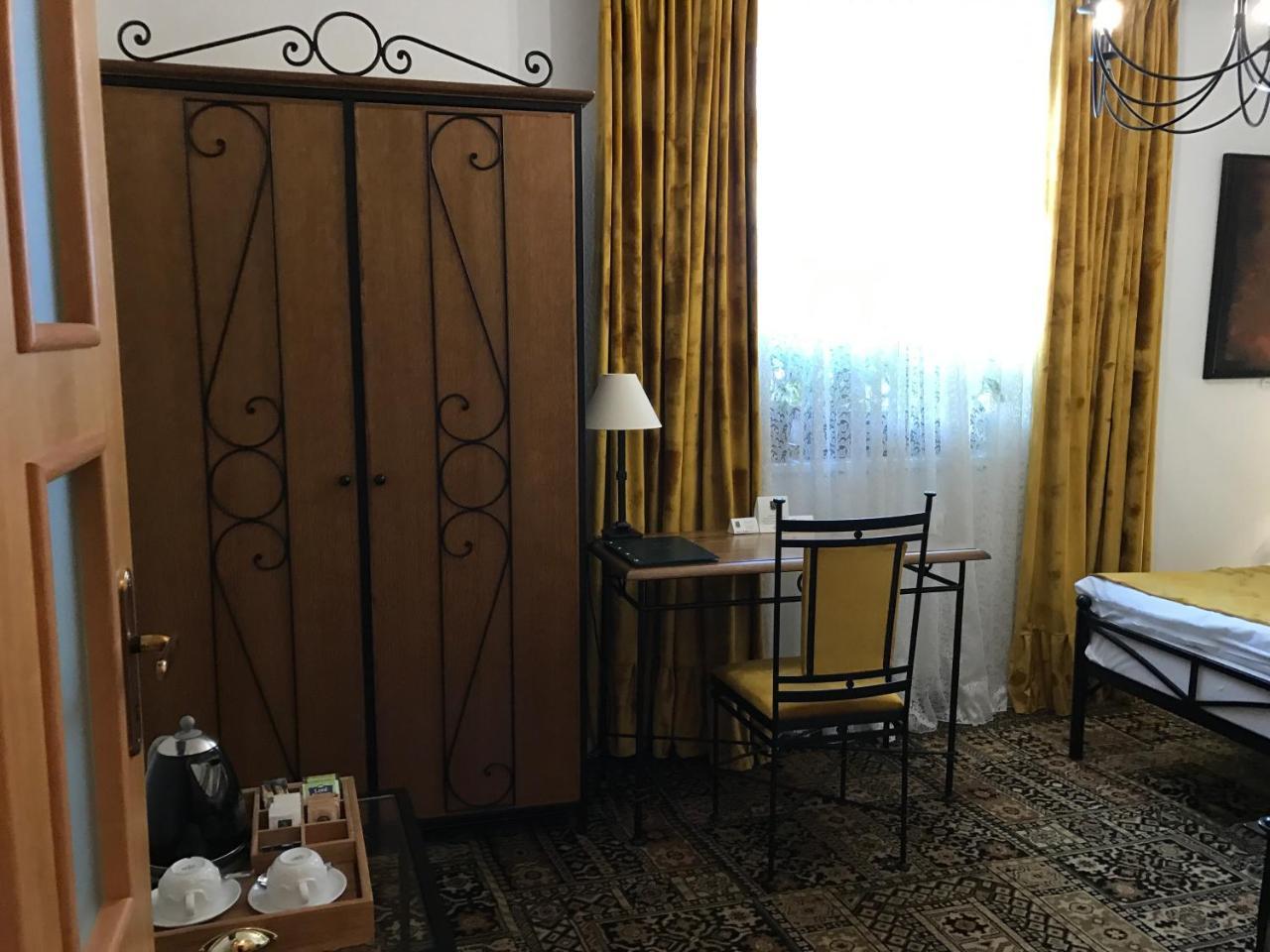 Antik Hotel Sofia Litomysl Bagian luar foto