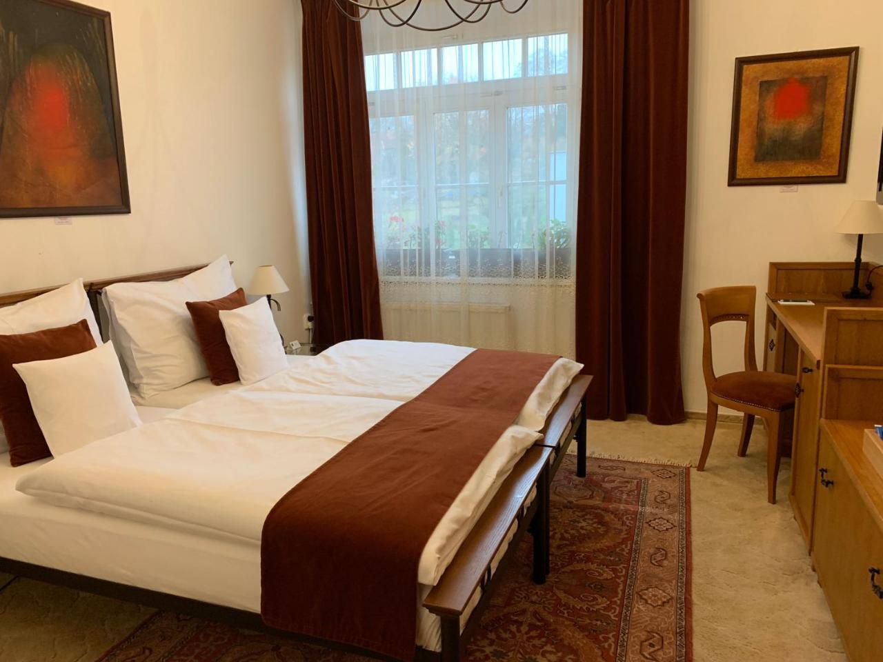 Antik Hotel Sofia Litomysl Bagian luar foto